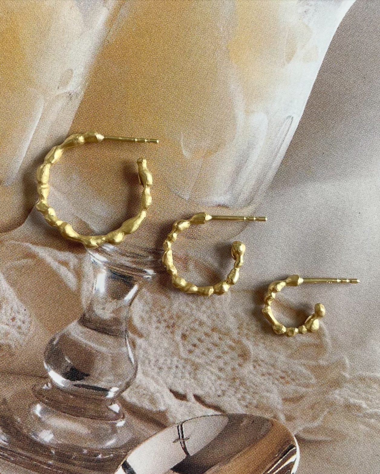 Trail Medium Gold Hoop