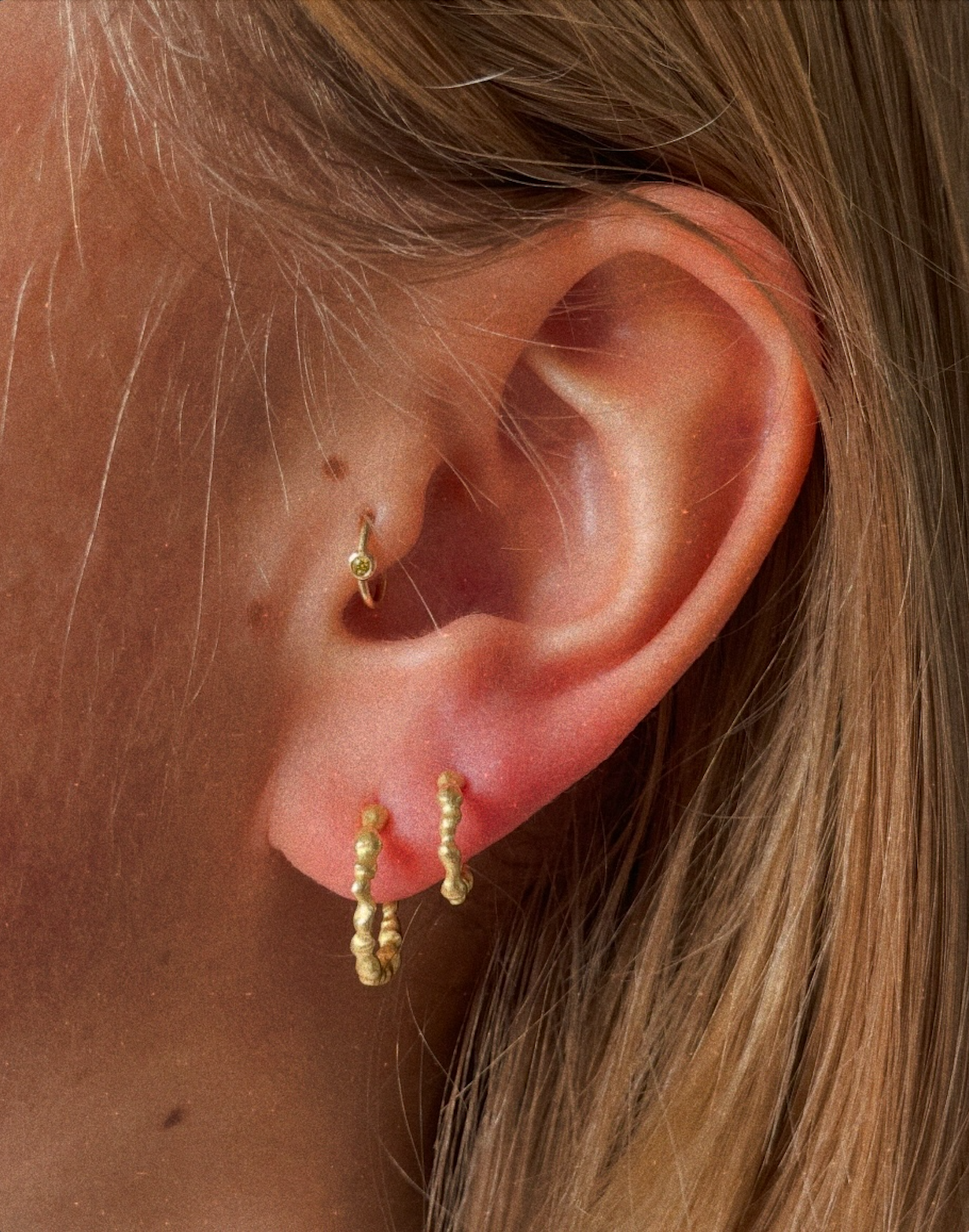 Trail Medium Gold Hoop
